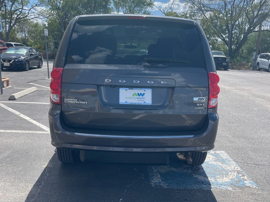  Dodge Grand Caravan image number 8