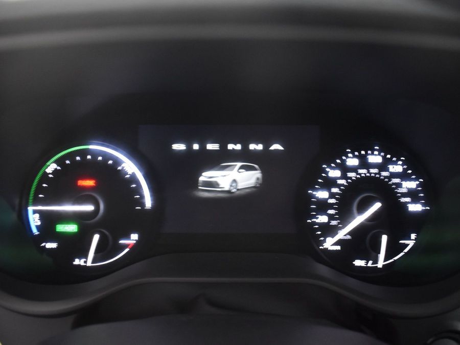 New 2025 Toyota Sienna Hybrid XLE Plus - BraunAbility Side Entry Entry Fold Out Automatic Ramp