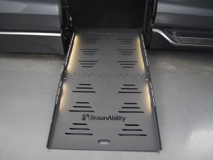 New 2025 Toyota Sienna Hybrid XLE Base - BraunAbility Side Entry Entry Fold Out Automatic Ramp