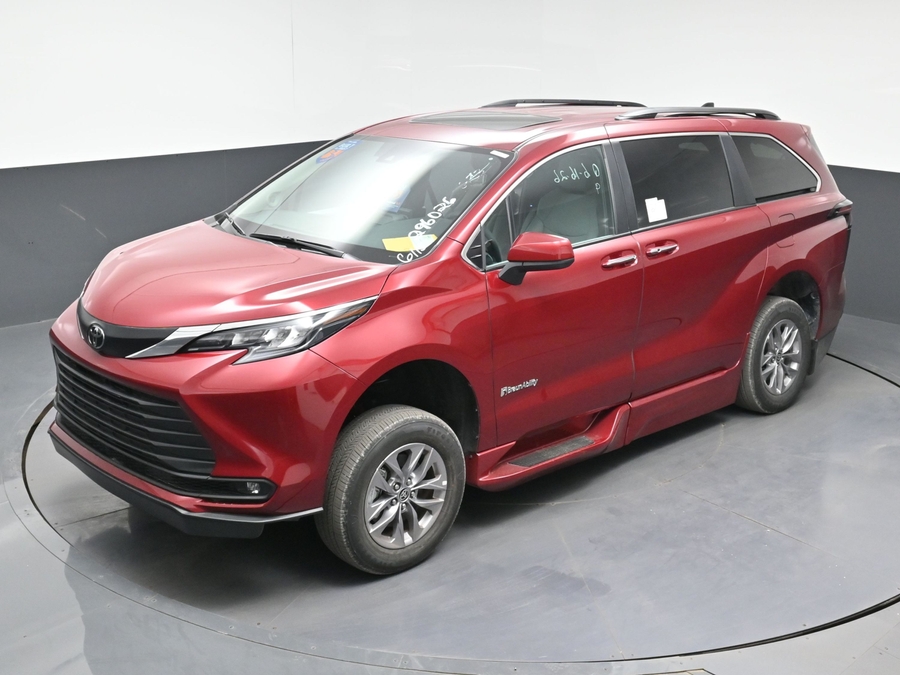 New 2026 Toyota Sienna Hybrid XLE Add - BraunAbility Side Entry Fold Out Automatic Ramp