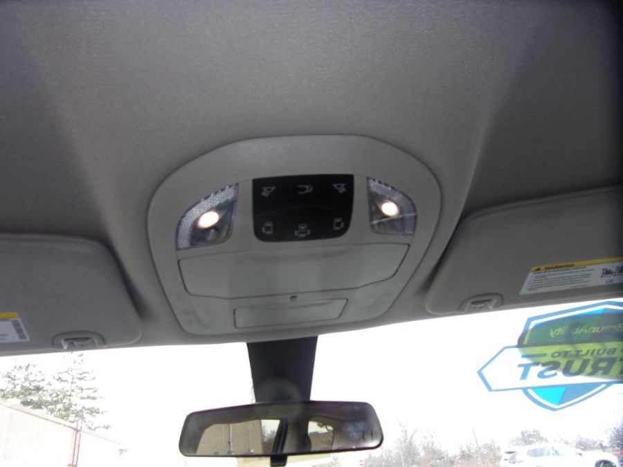 Silver Chrysler Voyager image number 12