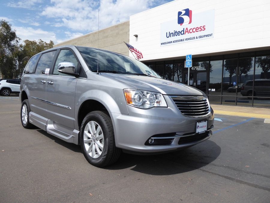 Used 2016 Chrysler Town and Country Limited Platinum - VMI Side Entry In Floor Automatic Ramp