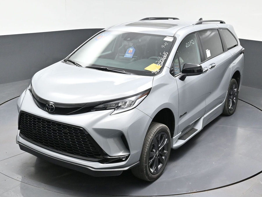 New 2026 Toyota Sienna Hybrid XSE Sport - BraunAbility Side Entry In Floor Automatic Ramp