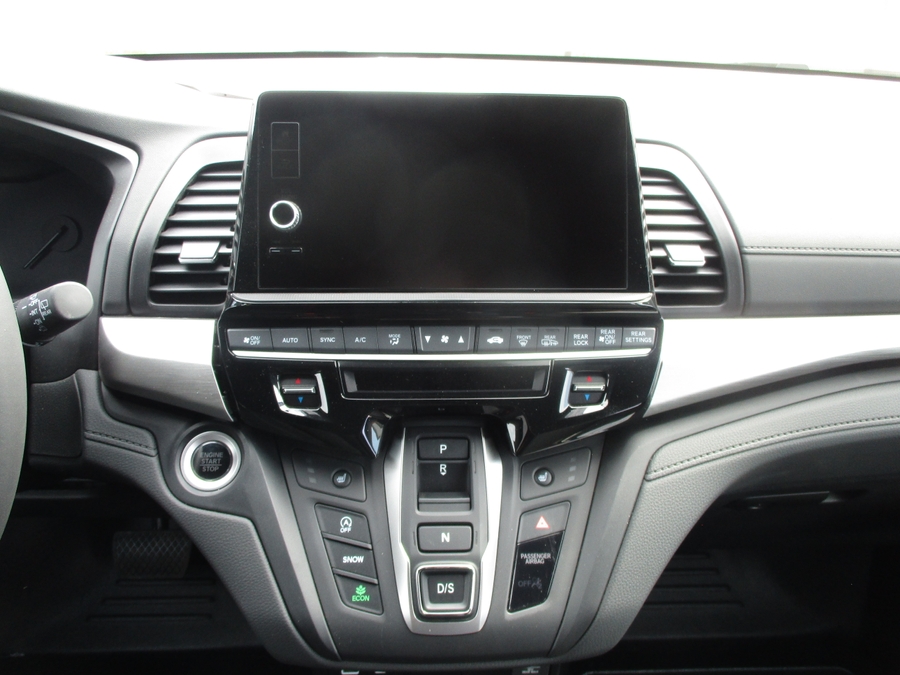 Red Honda Odyssey image number 12