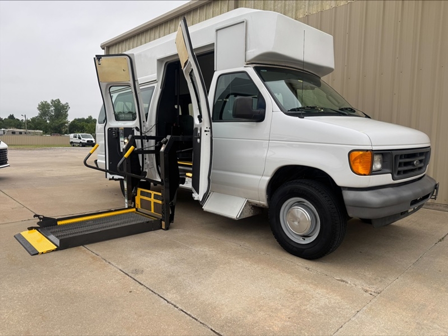 Used 2006 Ford E-Series E-350 SD - OTH Side Entry Lift Automatic Ramp