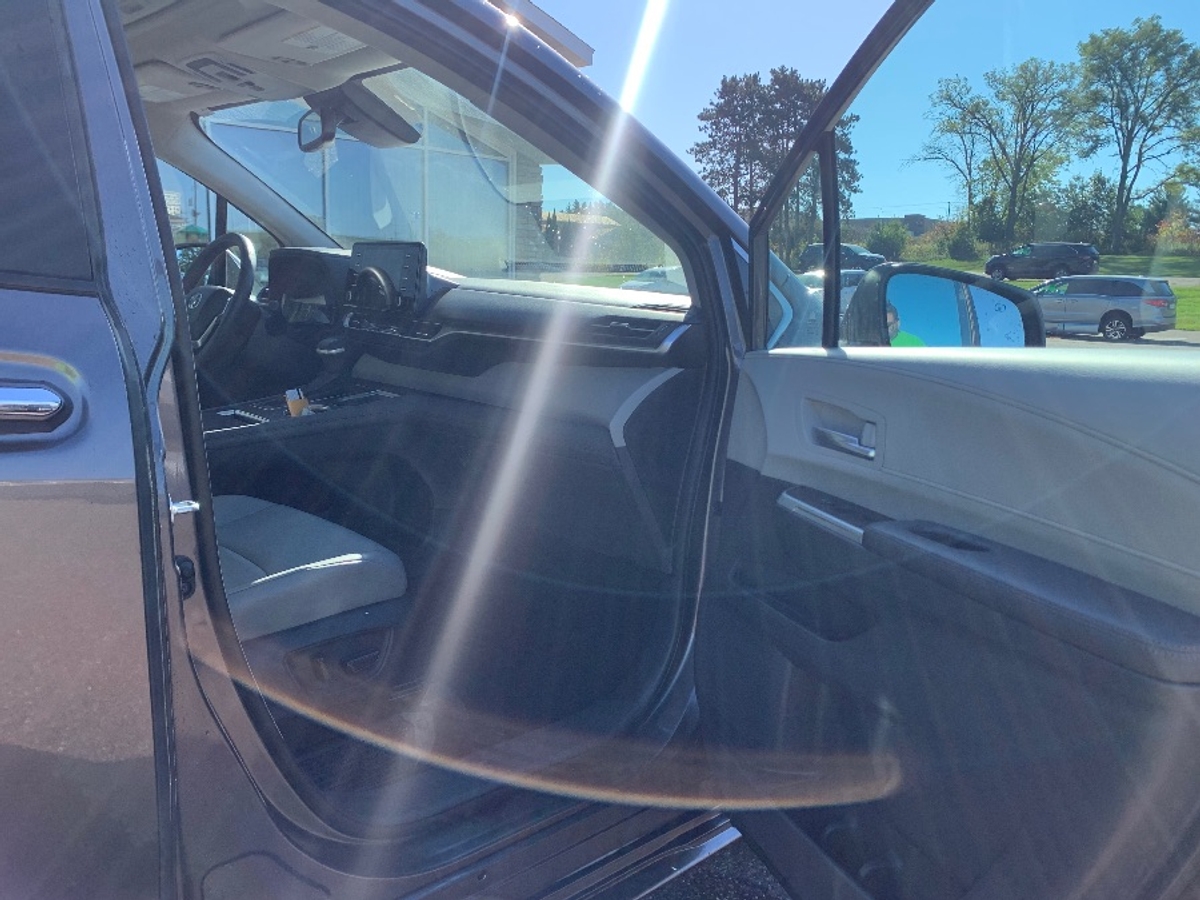 2024 TOYOTA SIENNA - Image 12