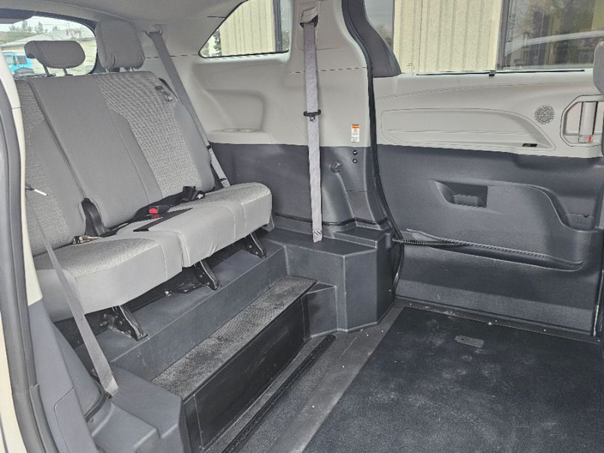 2023 TOYOTA SIENNA - Image 9