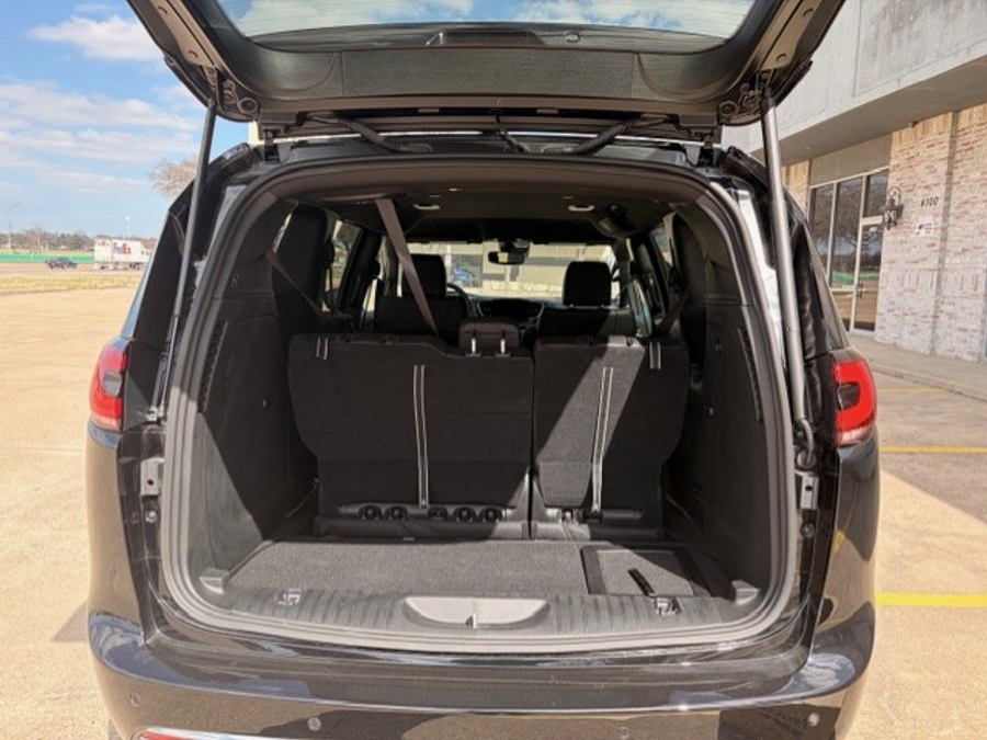 Black Chrysler Pacifica image number 13