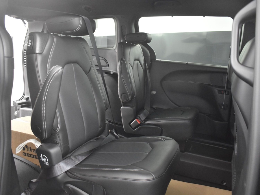 New 2025 Chrysler Pacifica Select Safety - BraunAbility Rear Entry Entry Fold Out Manual Ramp