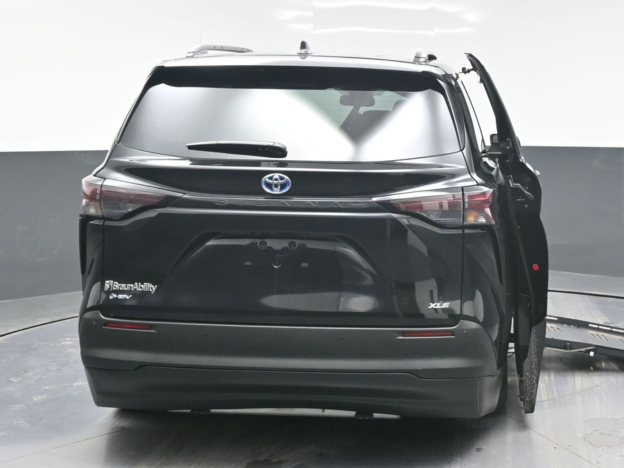 Black Toyota Sienna image number 5