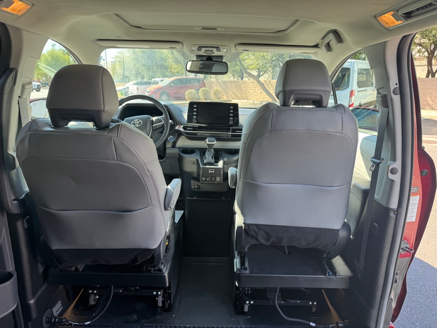 Used 2024 Toyota Sienna Hybrid XLE Base - BraunAbility Side Entry Entry Fold Out Automatic Ramp