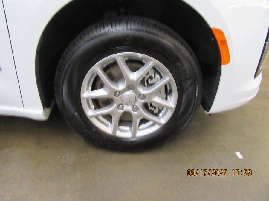 2027 Chrysler Pacifica Select - Photo 18