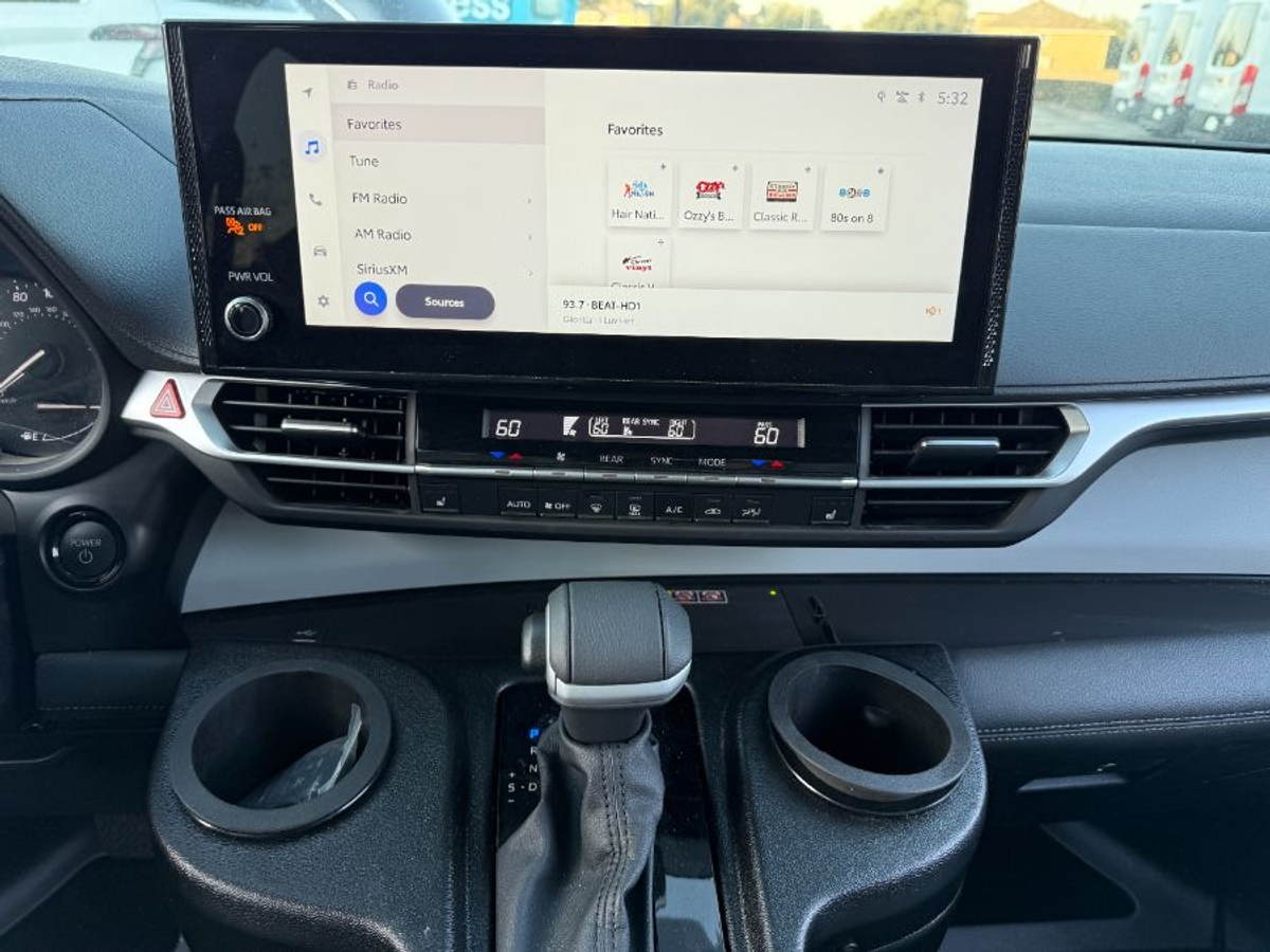 2025 TOYOTA SIENNA - Image 18