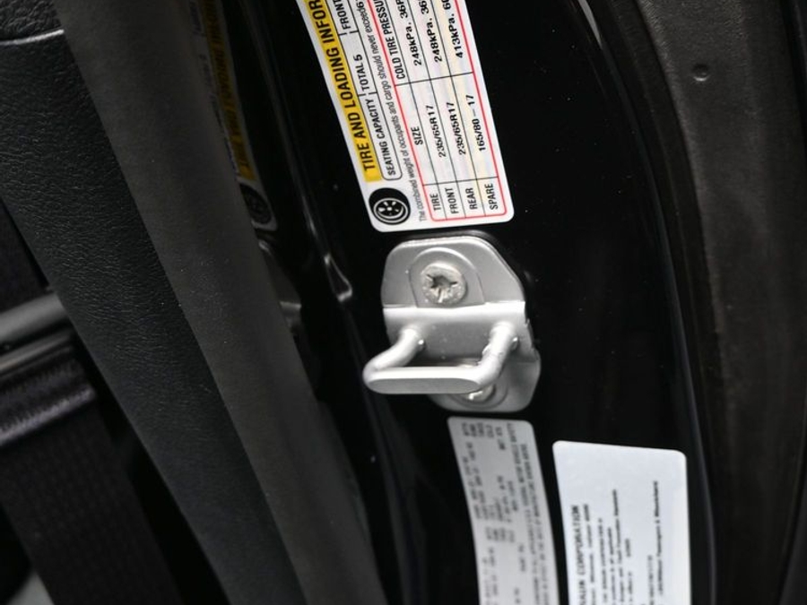 Black Chrysler Pacifica image number 13