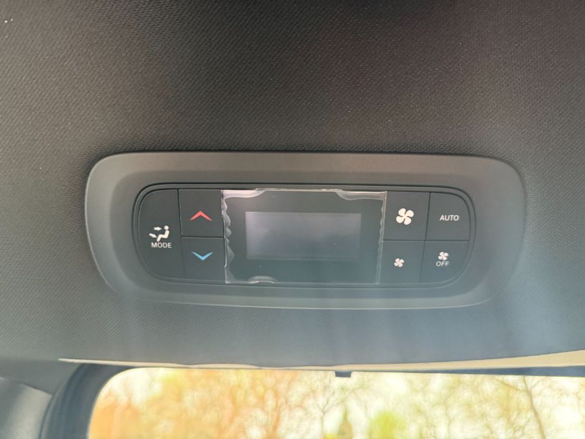 Número de imagen Chrysler Pacifica negro 10