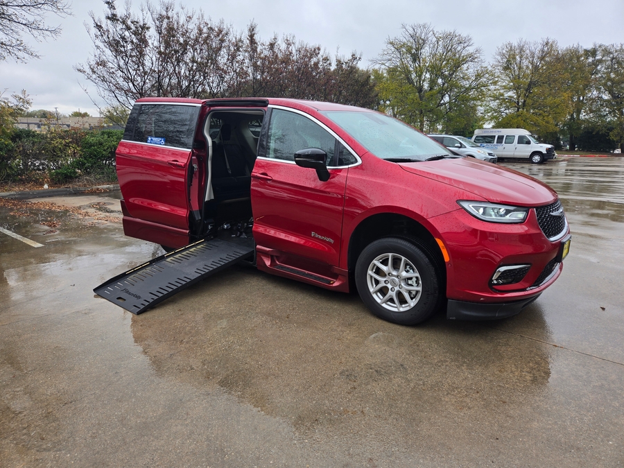 Used 2024 Chrysler Pacifica Touring L - BraunAbility Side Entry Entry Fold Out Automatic Ramp
