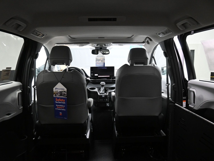 Black Toyota Sienna image number 14