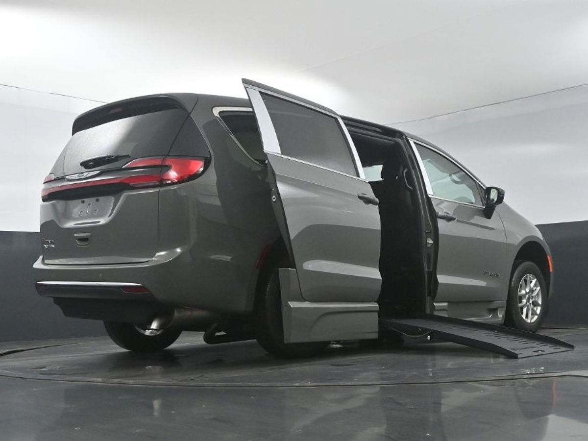 2025 CHRYSLER PACIFICA - Image 21