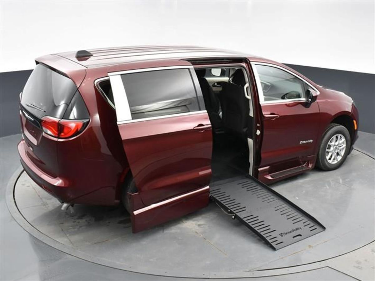 2023 CHRYSLER VOYAGER - Image 6