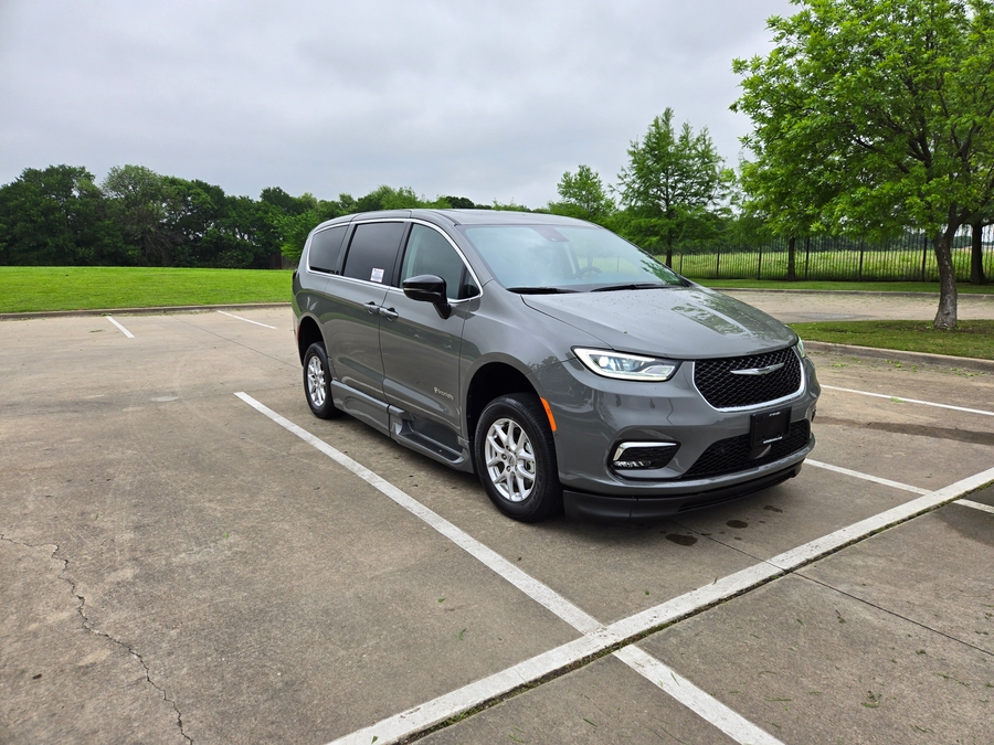 Used 2024 Chrysler Pacifica Touring L - BraunAbility Side Entry Entry Fold Out Automatic Ramp