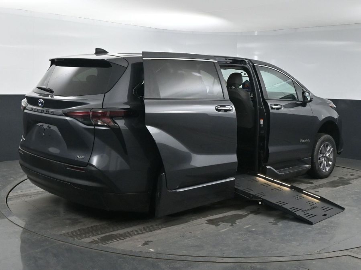 2025 TOYOTA SIENNA - Image 7