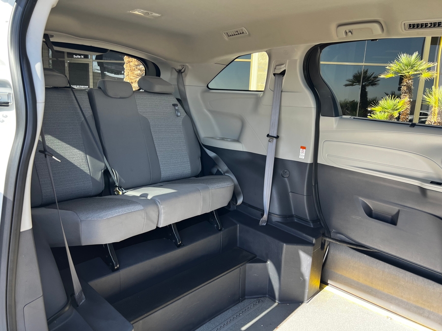 Used 2021 Toyota Sienna Hybrid LE - Vantage Mobility Commercial Side Entry Entry In Floor Manual Ramp