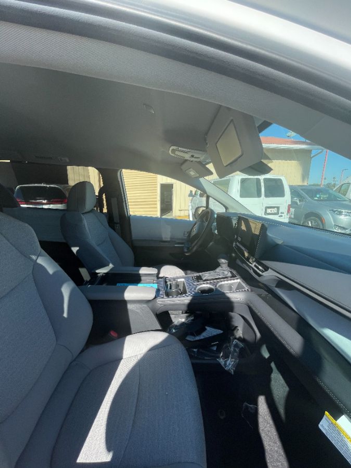 White Toyota Sienna image number 7