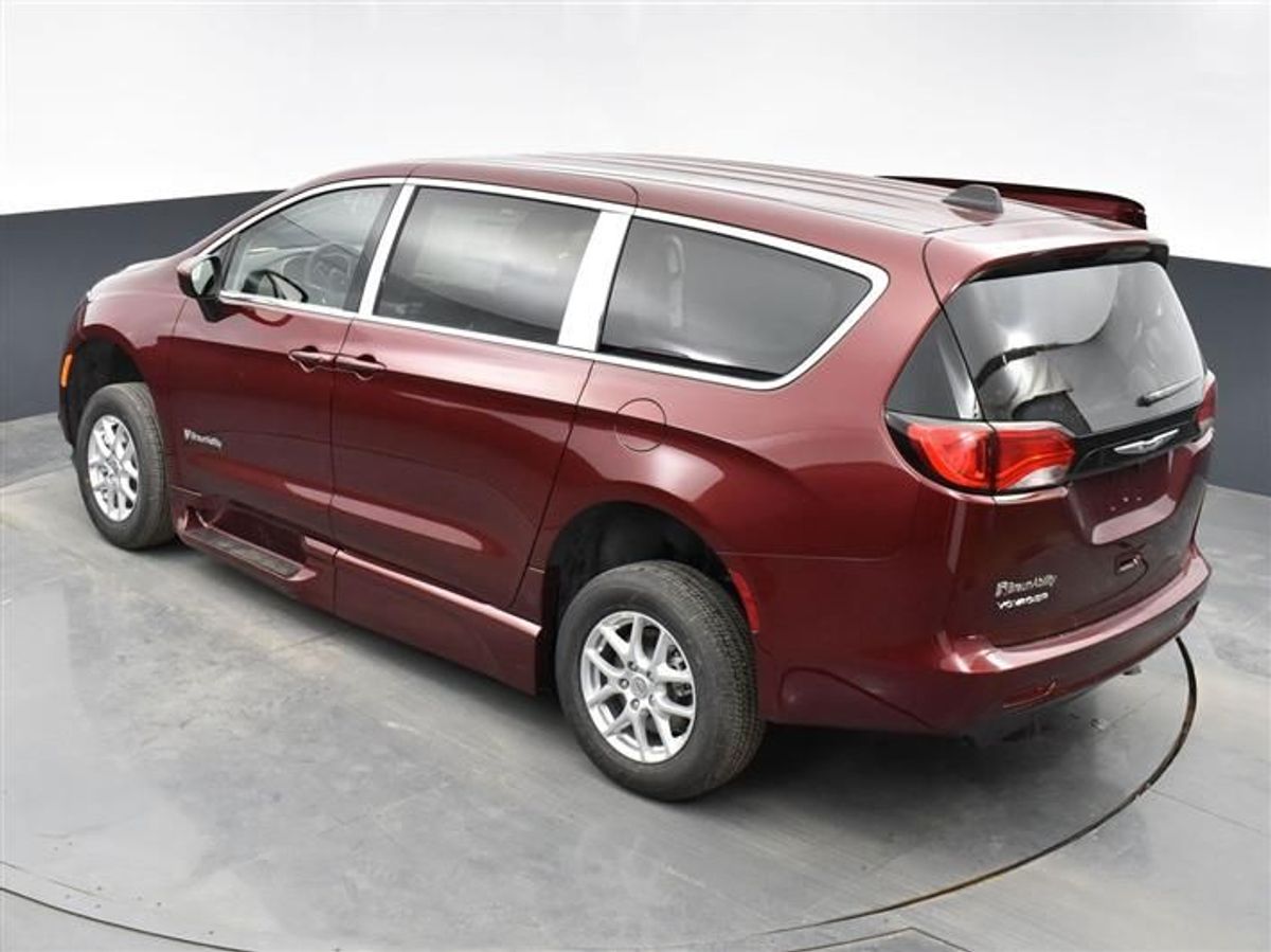 2023 CHRYSLER VOYAGER - Image 5