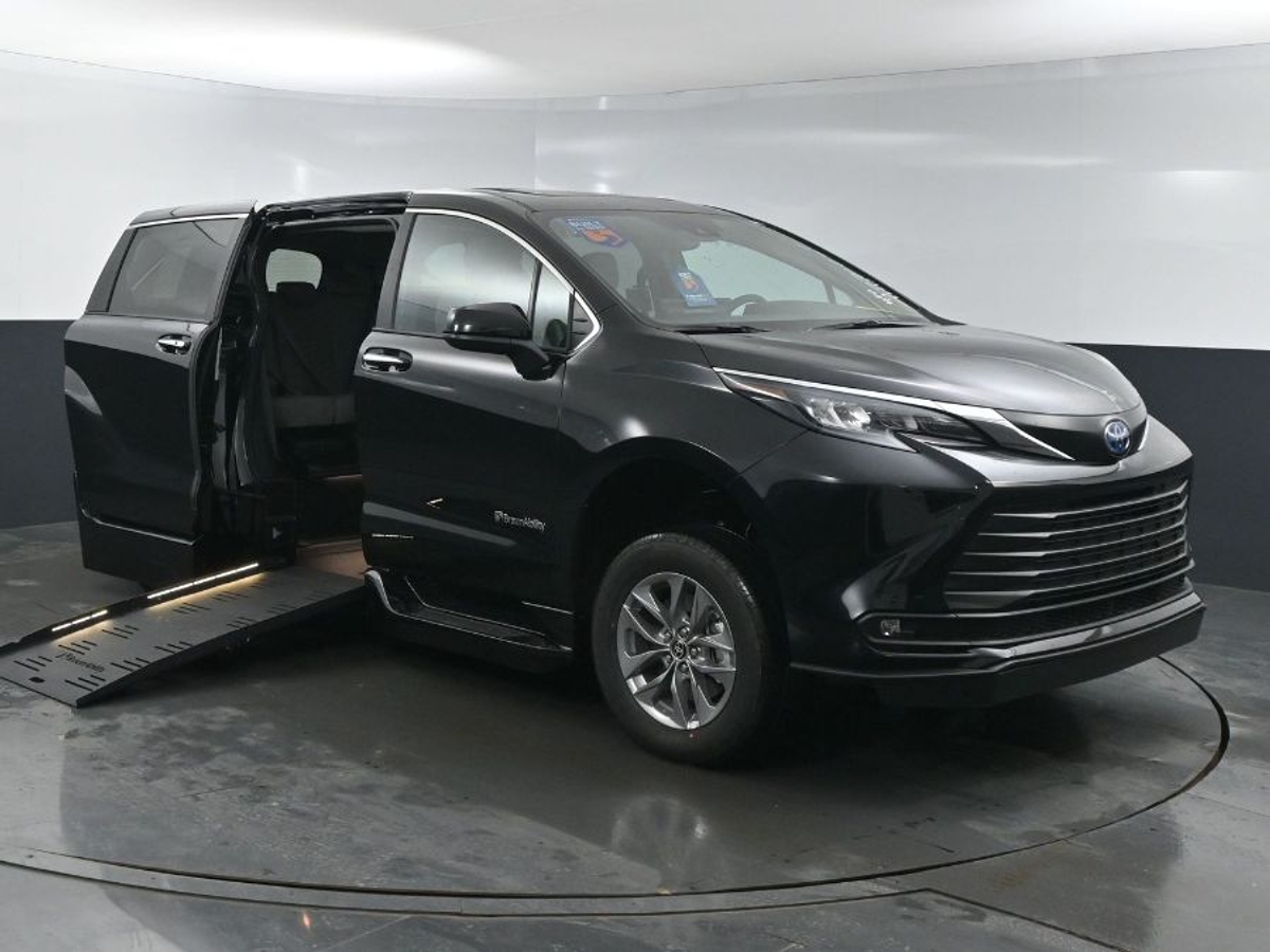 2025 TOYOTA SIENNA - Image 6