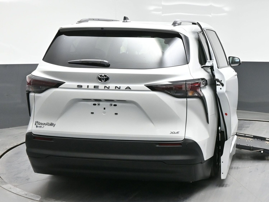 New 2026 Toyota Sienna Hybrid XLE Plus - BraunAbility Side Entry Entry Fold Out Automatic Ramp