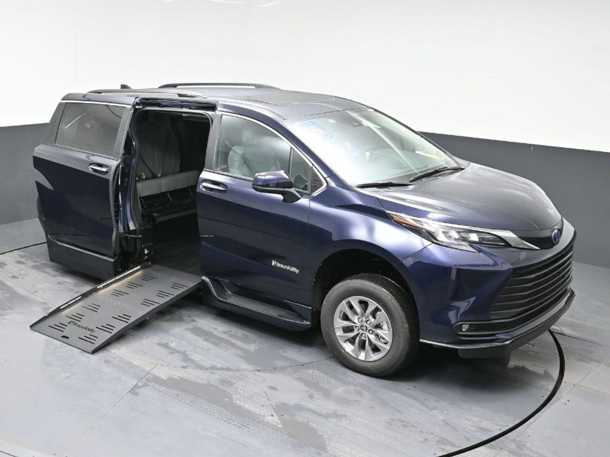 2025 TOYOTA SIENNA - Image 23