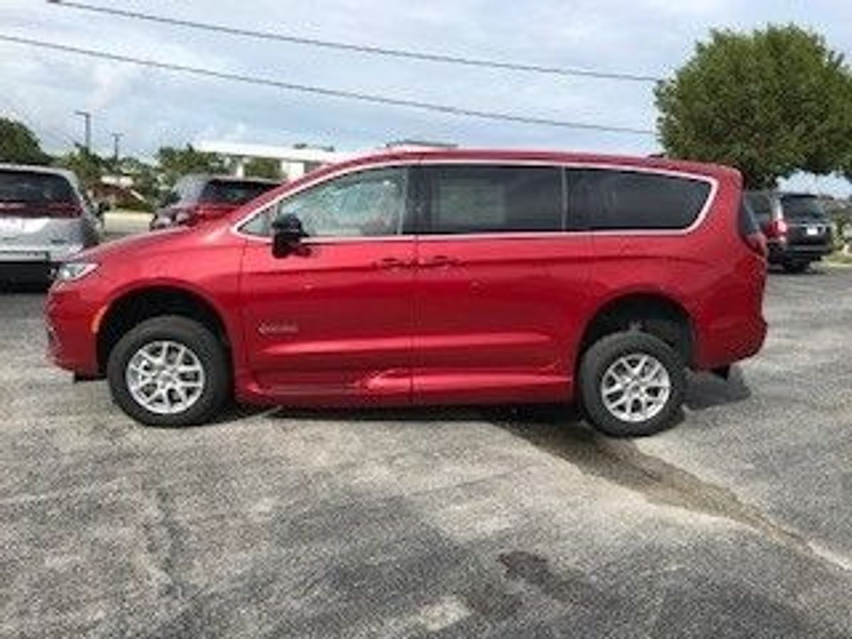 2024 CHRYSLER PACIFICA - Image 4