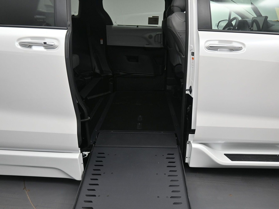 White Toyota Sienna image number 8