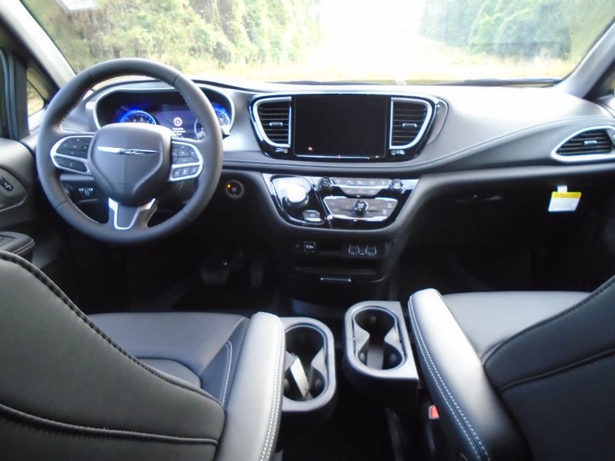 2025 CHRYSLER PACIFICA - Image 2