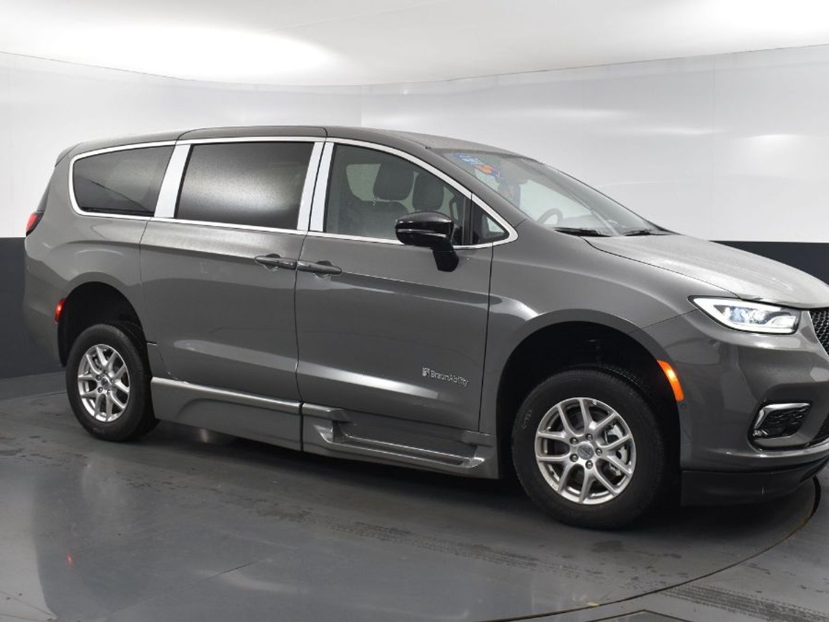 2025 CHRYSLER PACIFICA - Image 17