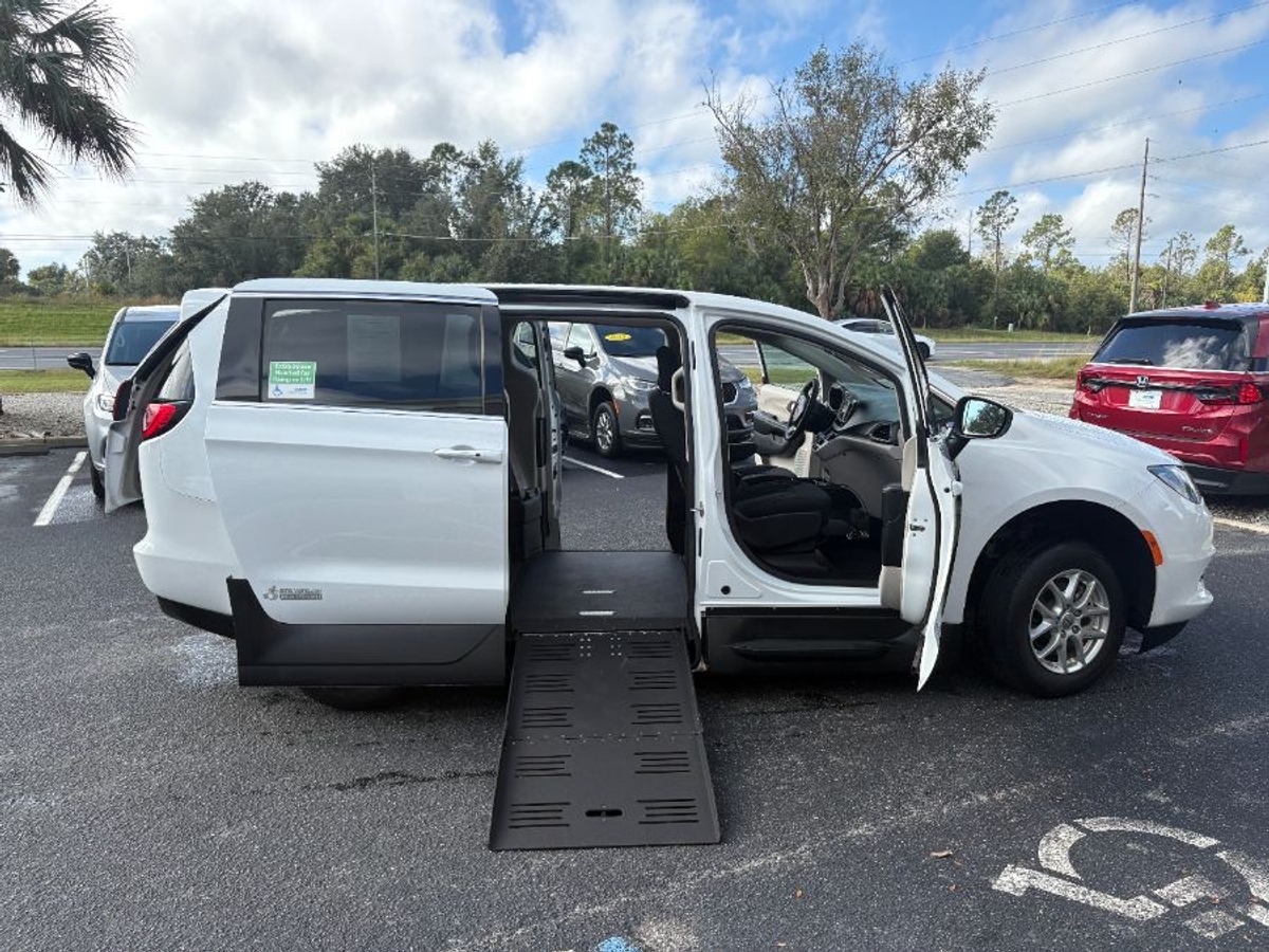 2022 CHRYSLER VOYAGER - Image 11