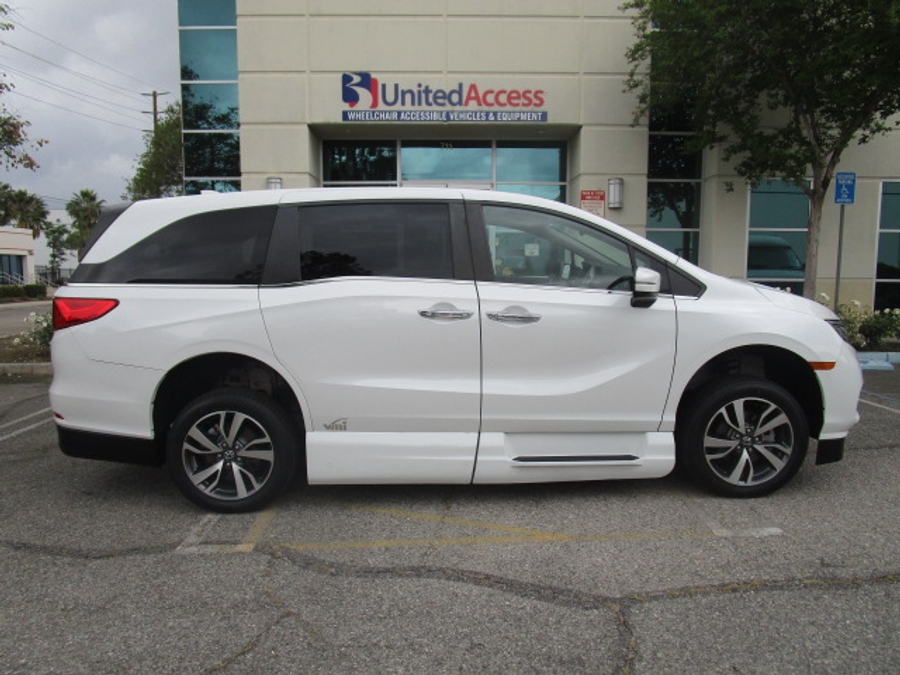 Used 2022 Honda Odyssey Touring - VMI Side Entry Entry In Floor Automatic Ramp