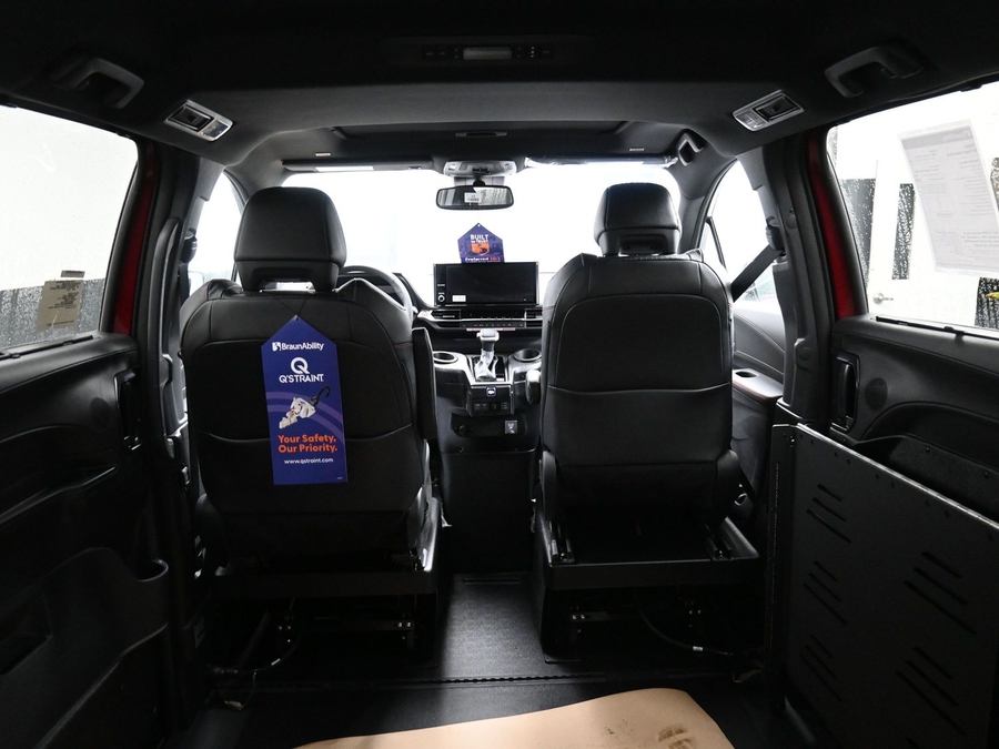 New 2026 Toyota Sienna Hybrid XSE Sport - BraunAbility Side Entry Entry Fold Out Automatic Ramp