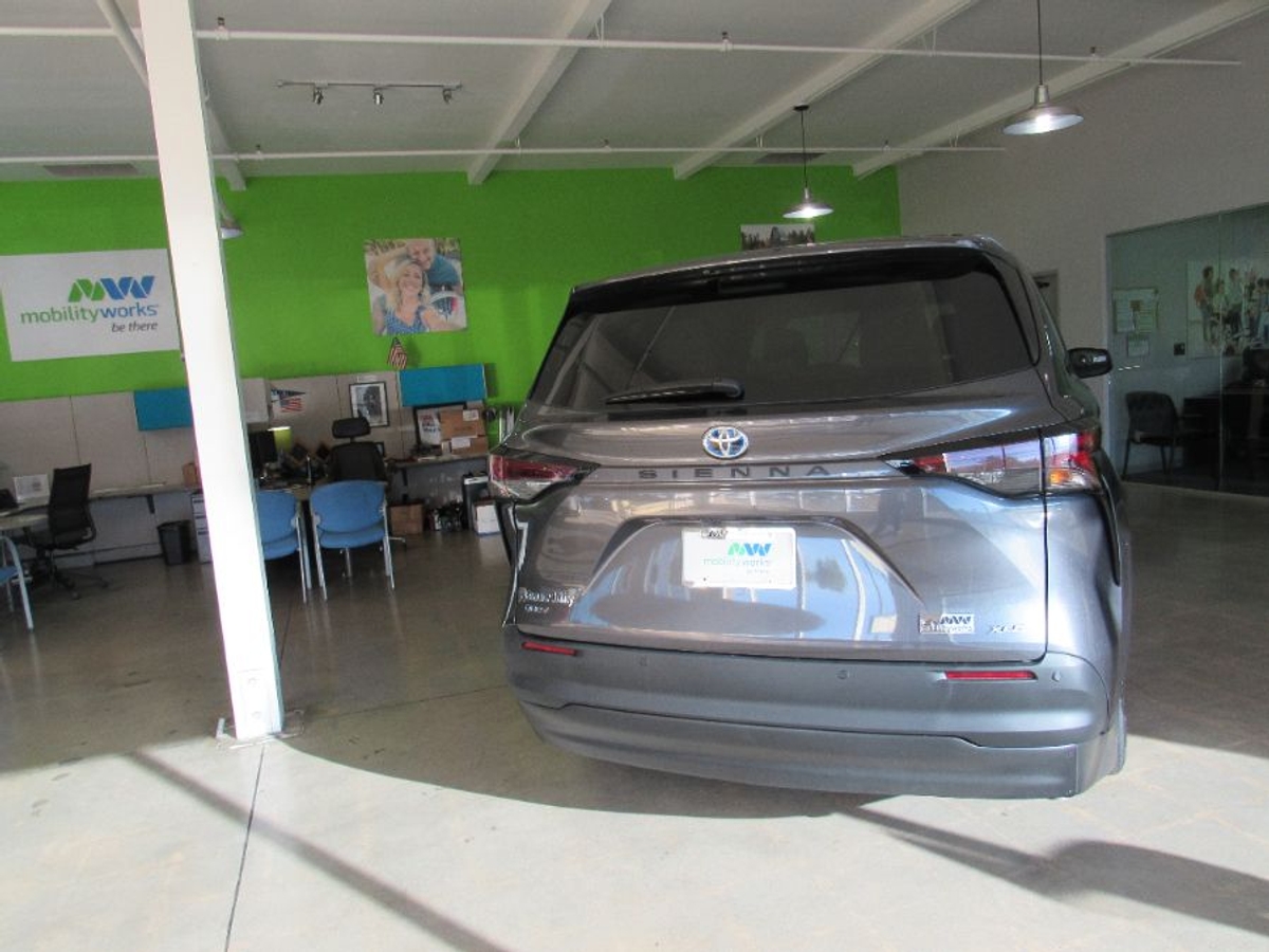 2025 TOYOTA SIENNA - Image 3