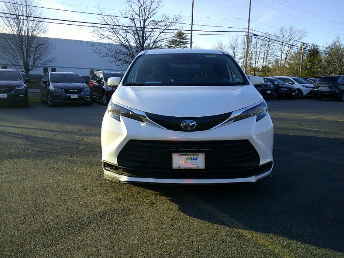 2025 TOYOTA SIENNA - Image 5