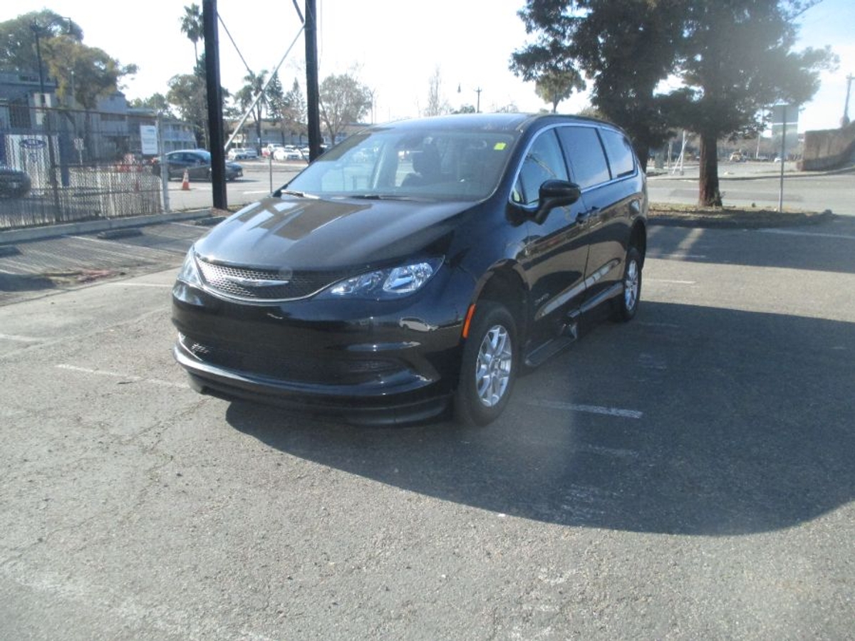 2023 CHRYSLER VOYAGER - Image 2