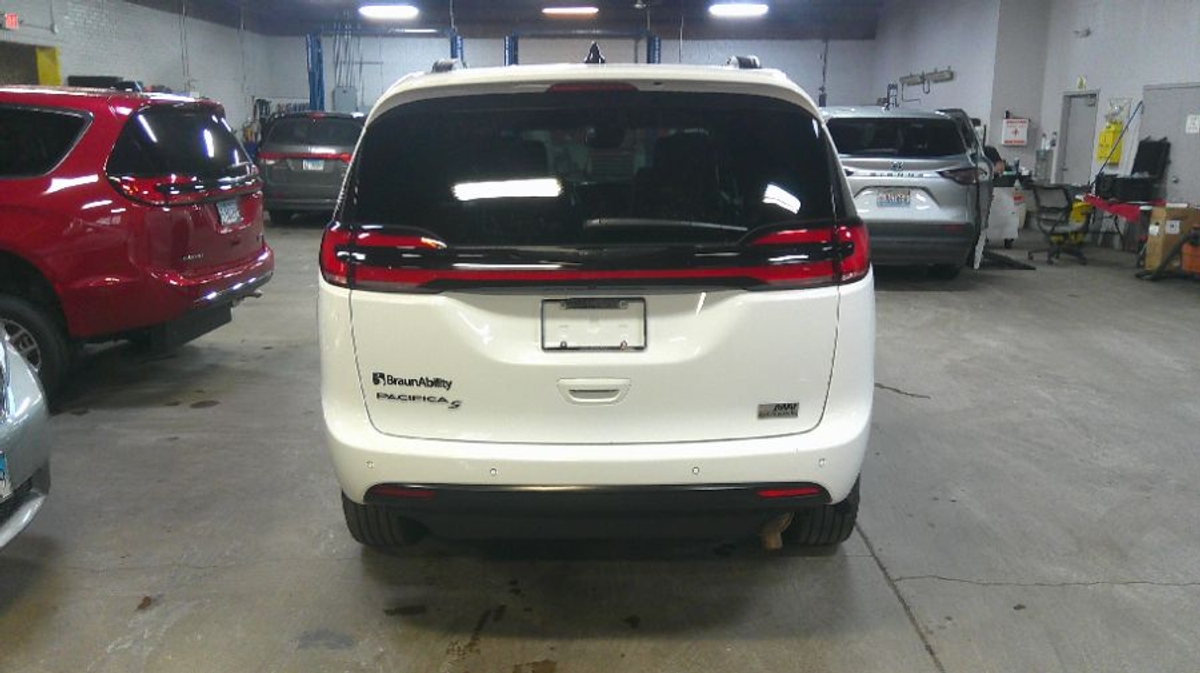2024 CHRYSLER PACIFICA - Image 6
