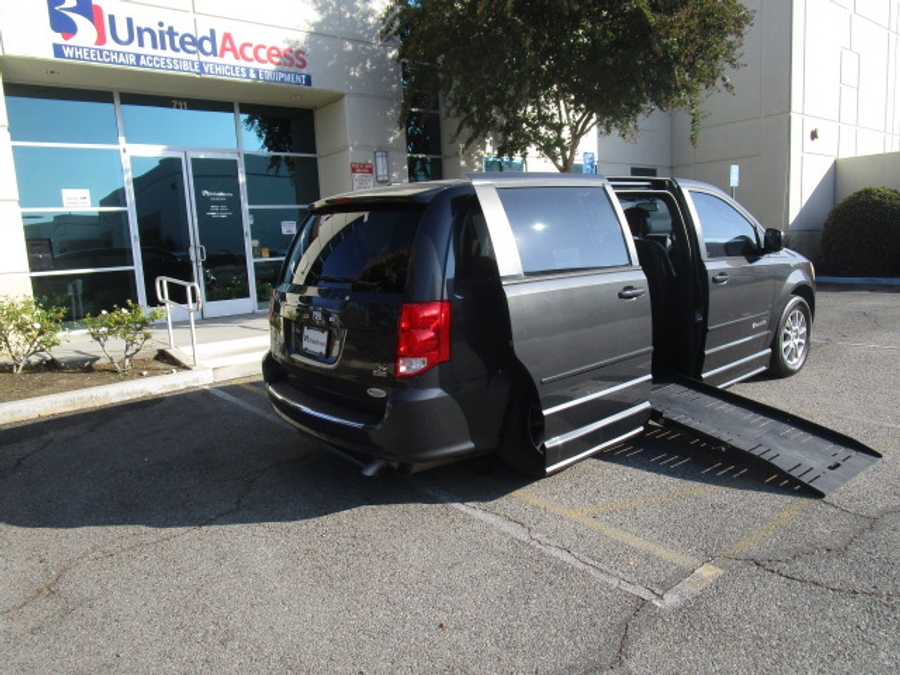 Used 2012 Dodge Grand Caravan RT - BraunAbility Side Entry Entry Fold Out Automatic Ramp