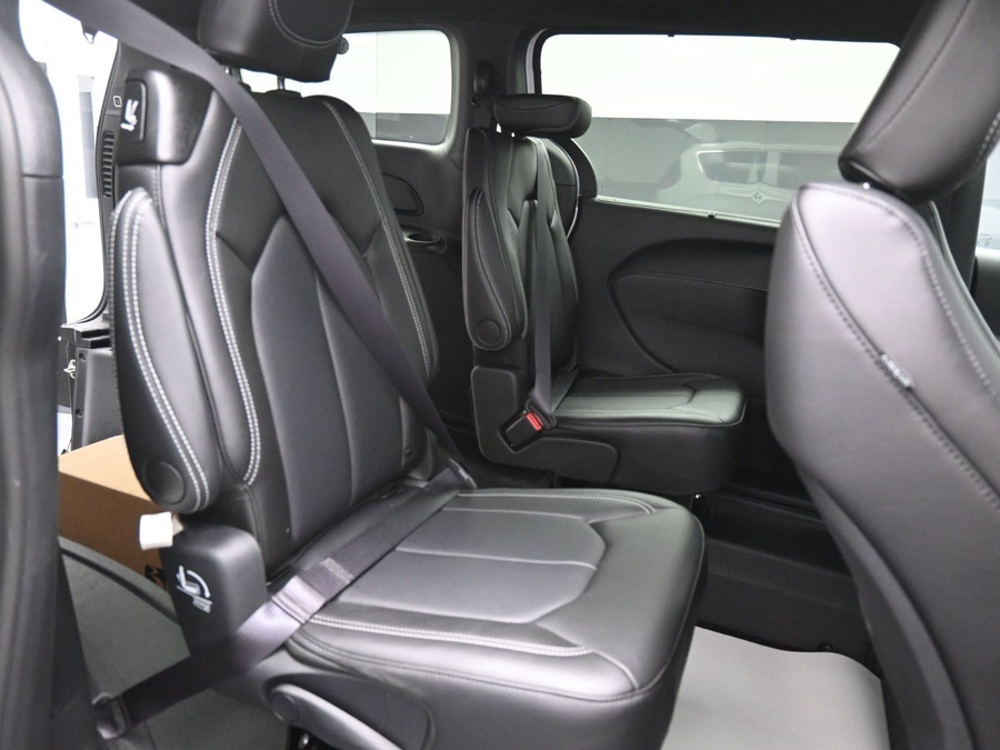 New 2026 Chrysler Voyager LX - BraunAbility Rear Entry Fold Out Manual Ramp