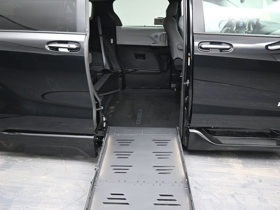 Black Toyota Sienna image number 11