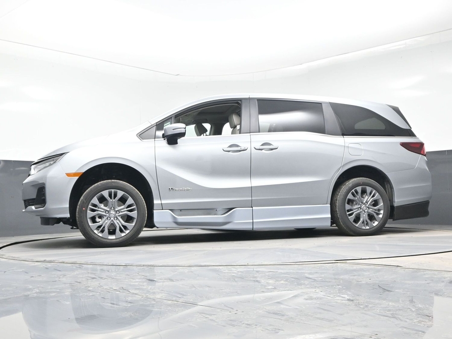 New 2026 Honda Odyssey Touring - BraunAbility Side Entry Entry In Floor Automatic Ramp