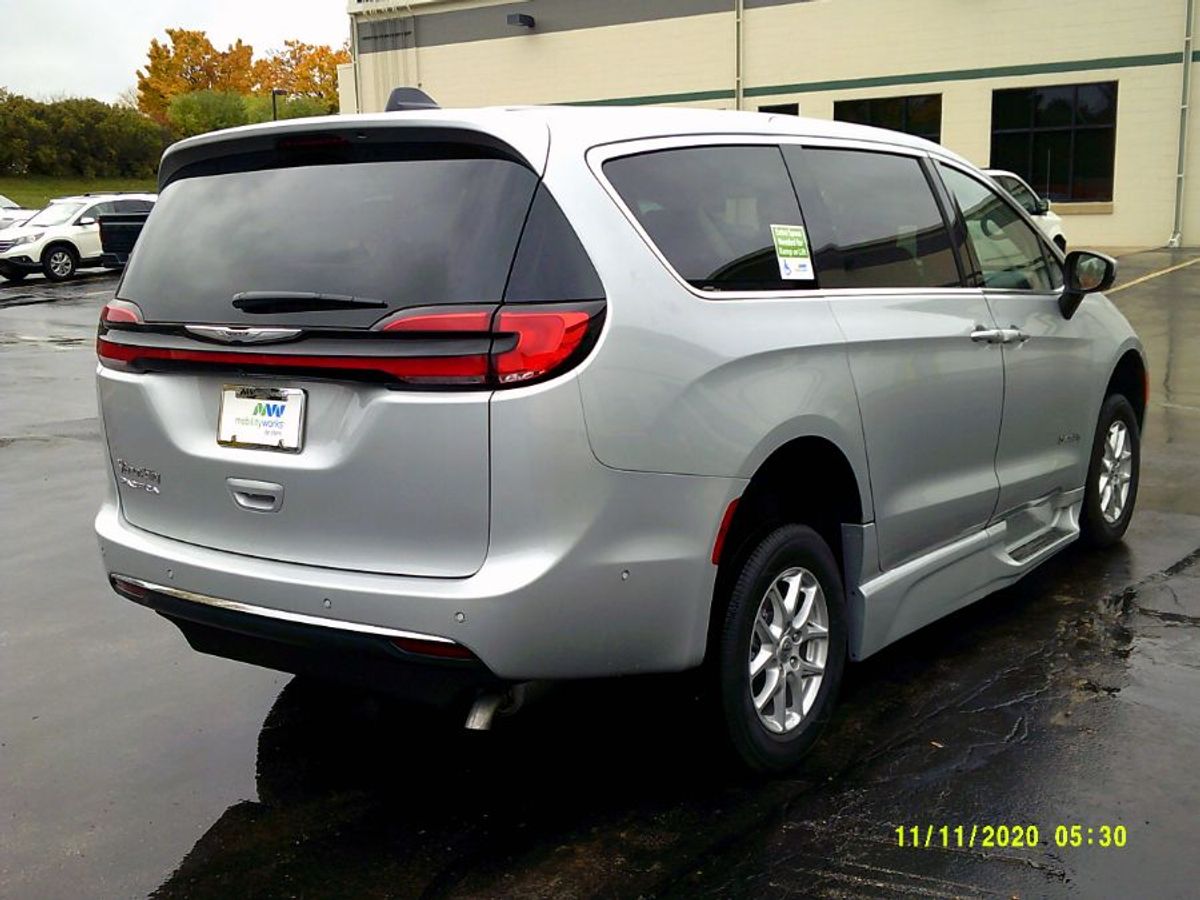 2023 CHRYSLER PACIFICA - Image 7