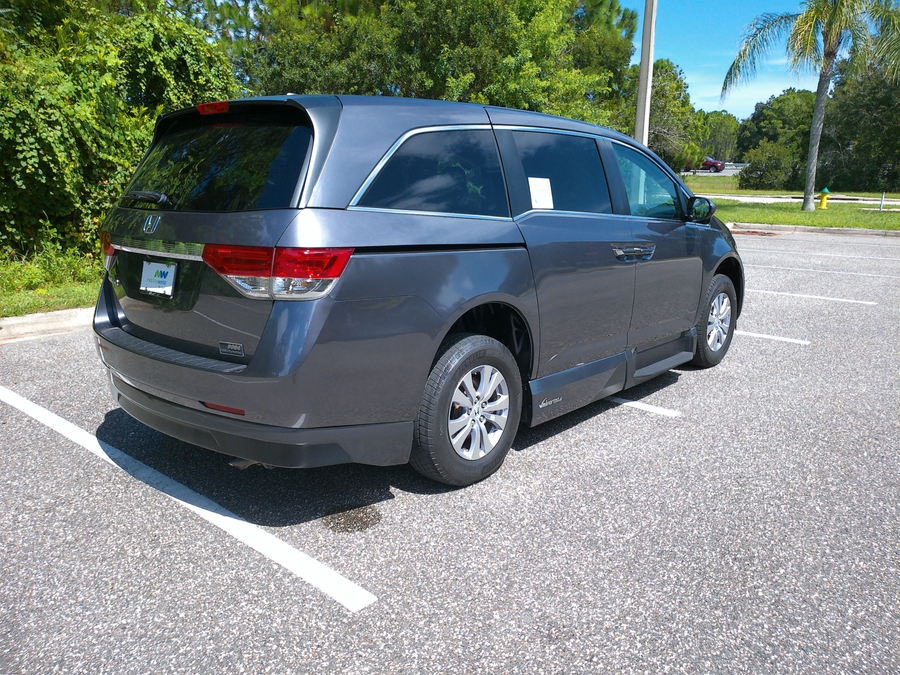 Grey Honda Odyssey image number 11