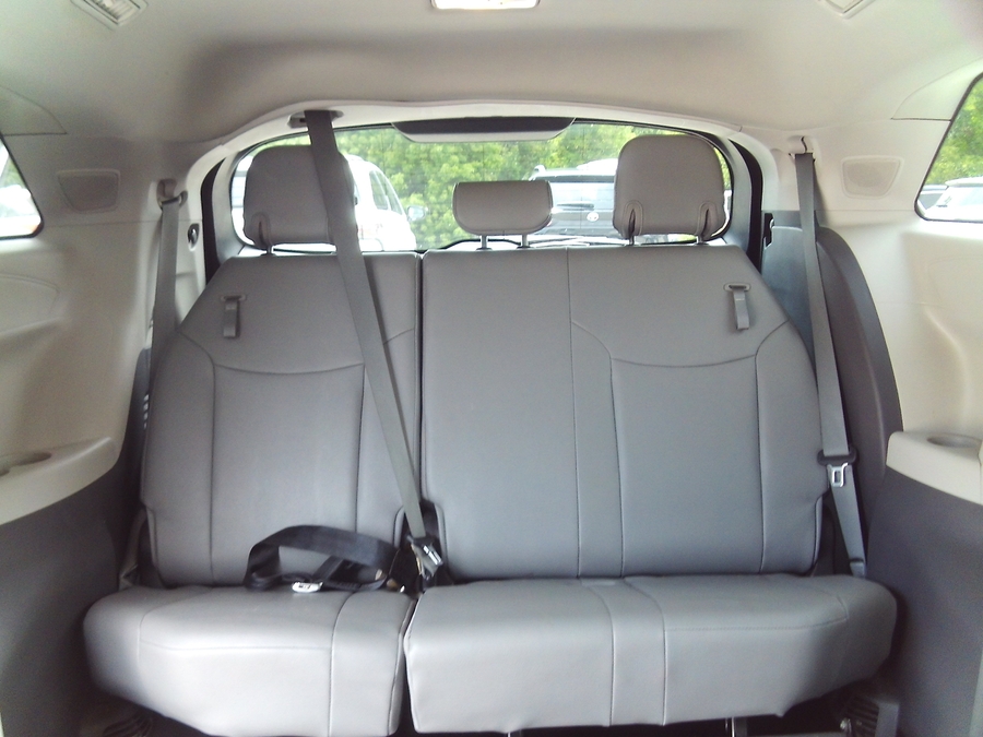 White Toyota Sienna image number 16