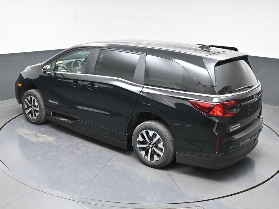 Black Honda Odyssey image number 21
